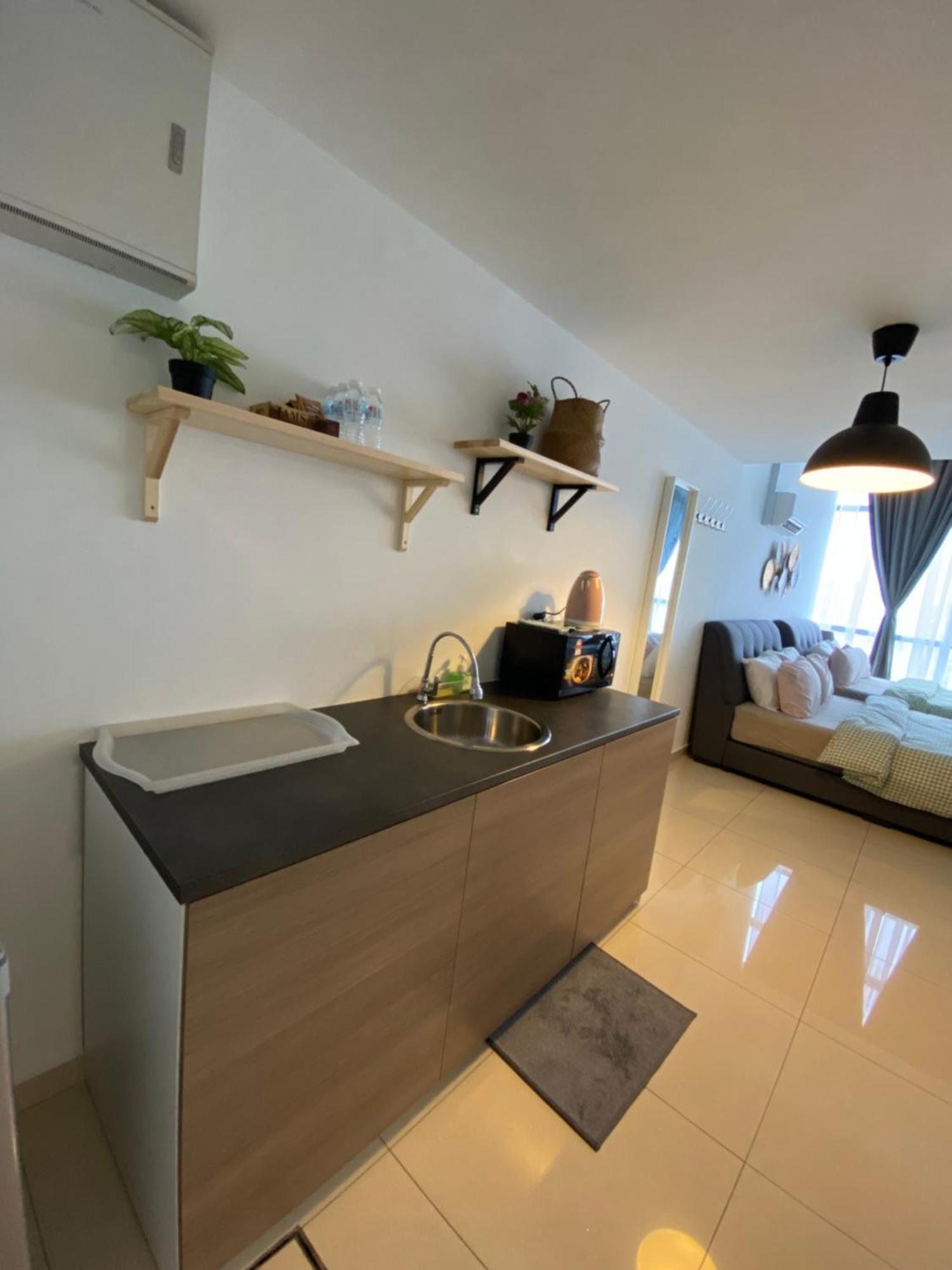 Chrisenbel Suites - Pinnacle Pj Петалинг-Джая Экстерьер фото
