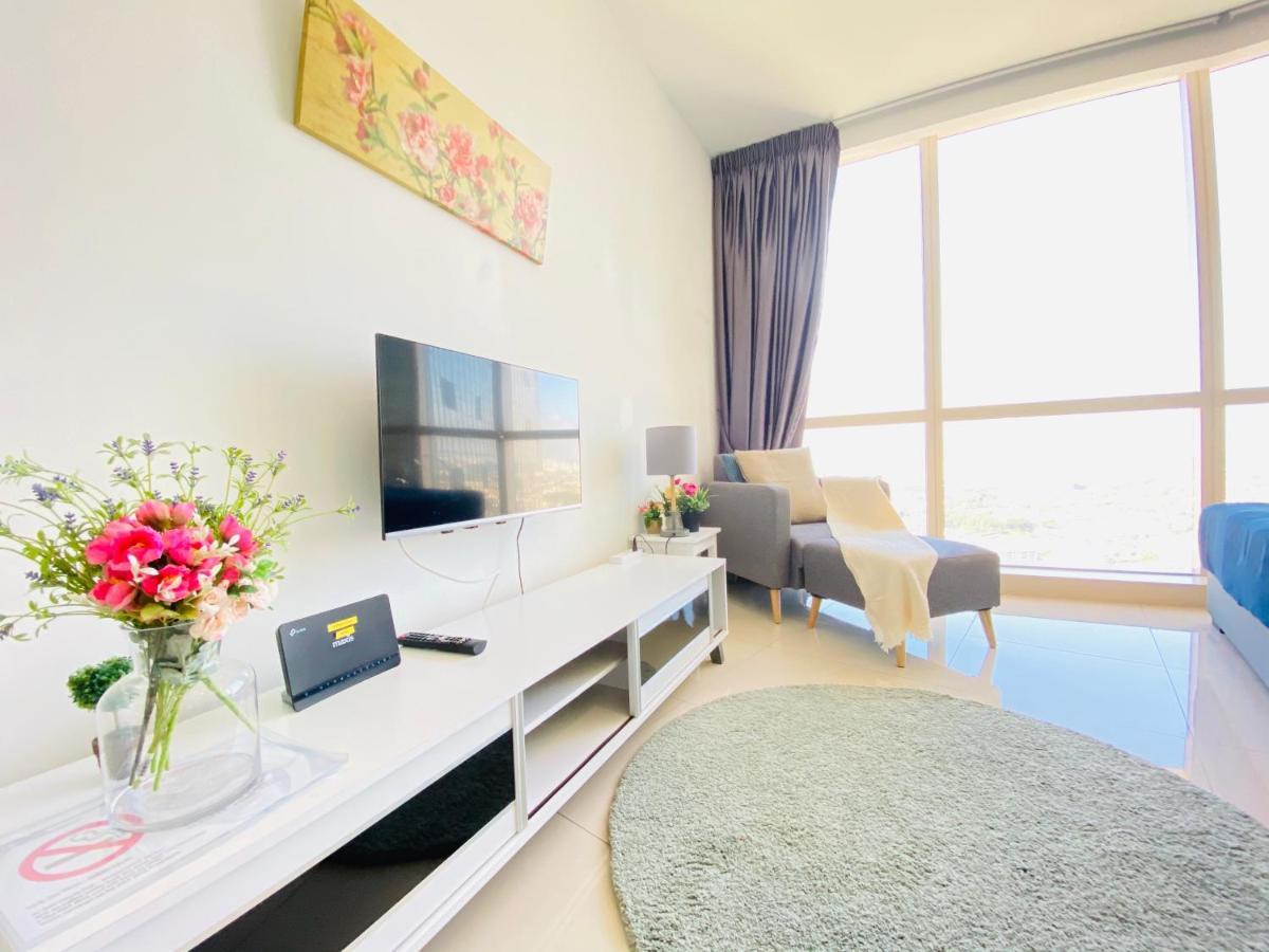 Chrisenbel Suites - Pinnacle Pj Петалинг-Джая Экстерьер фото