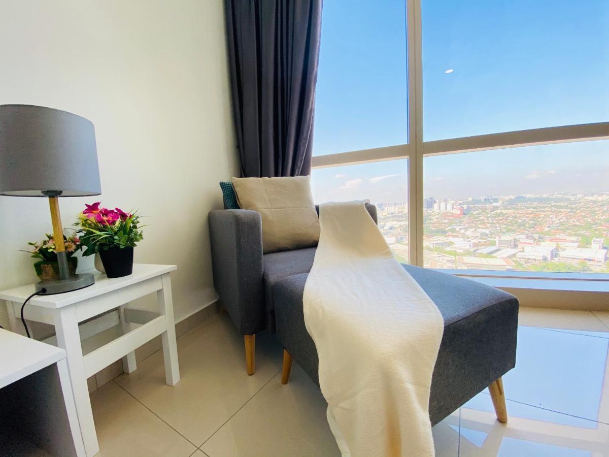 Chrisenbel Suites - Pinnacle Pj Петалинг-Джая Экстерьер фото