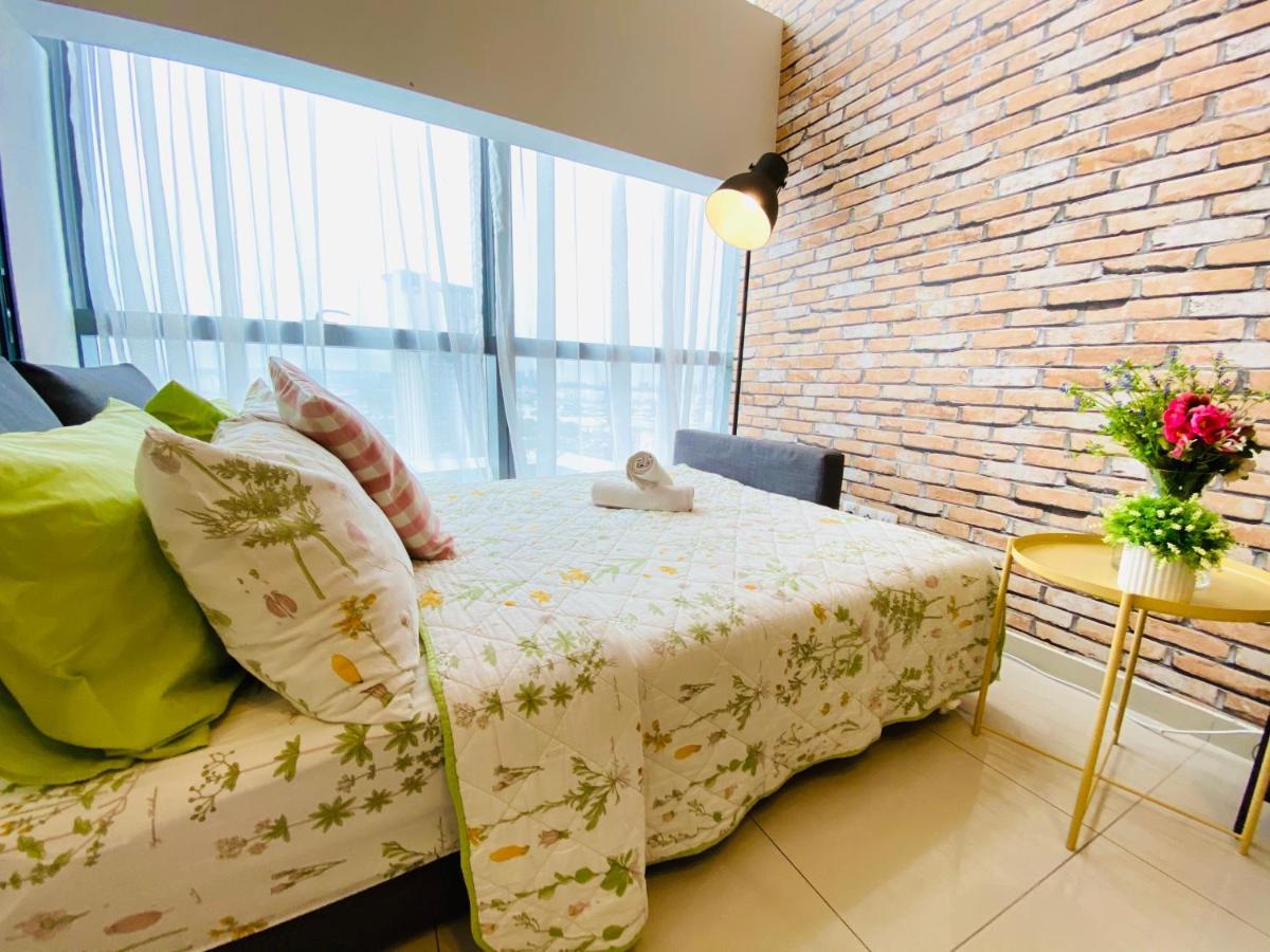 Chrisenbel Suites - Pinnacle Pj Петалинг-Джая Экстерьер фото