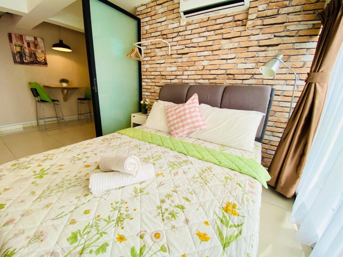 Chrisenbel Suites - Pinnacle Pj Петалинг-Джая Экстерьер фото